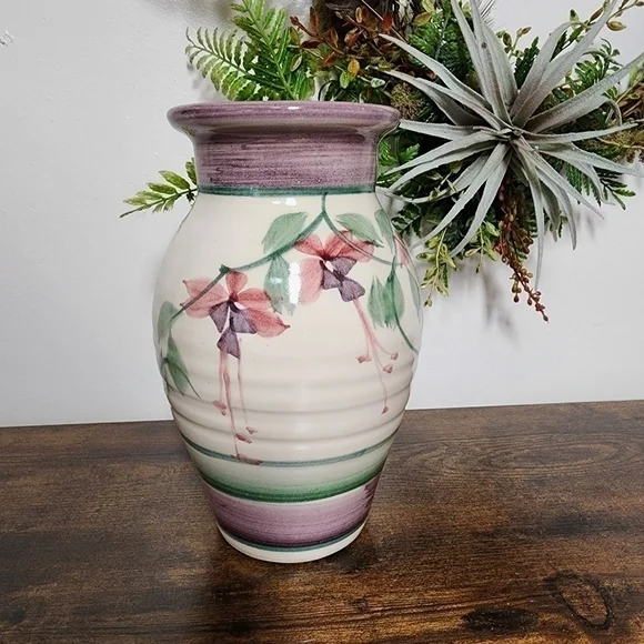 VINTAGE HANDMADE VASE Floral American Artisan Pottery Olde Towne BLEEDING HEART. - Picture 8 of 8